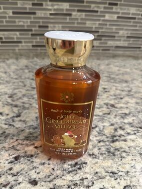 Bath & Body Works: 10 Fl Oz Body Wash w/ B5 & Aloe: Jolly Gingerbread Village